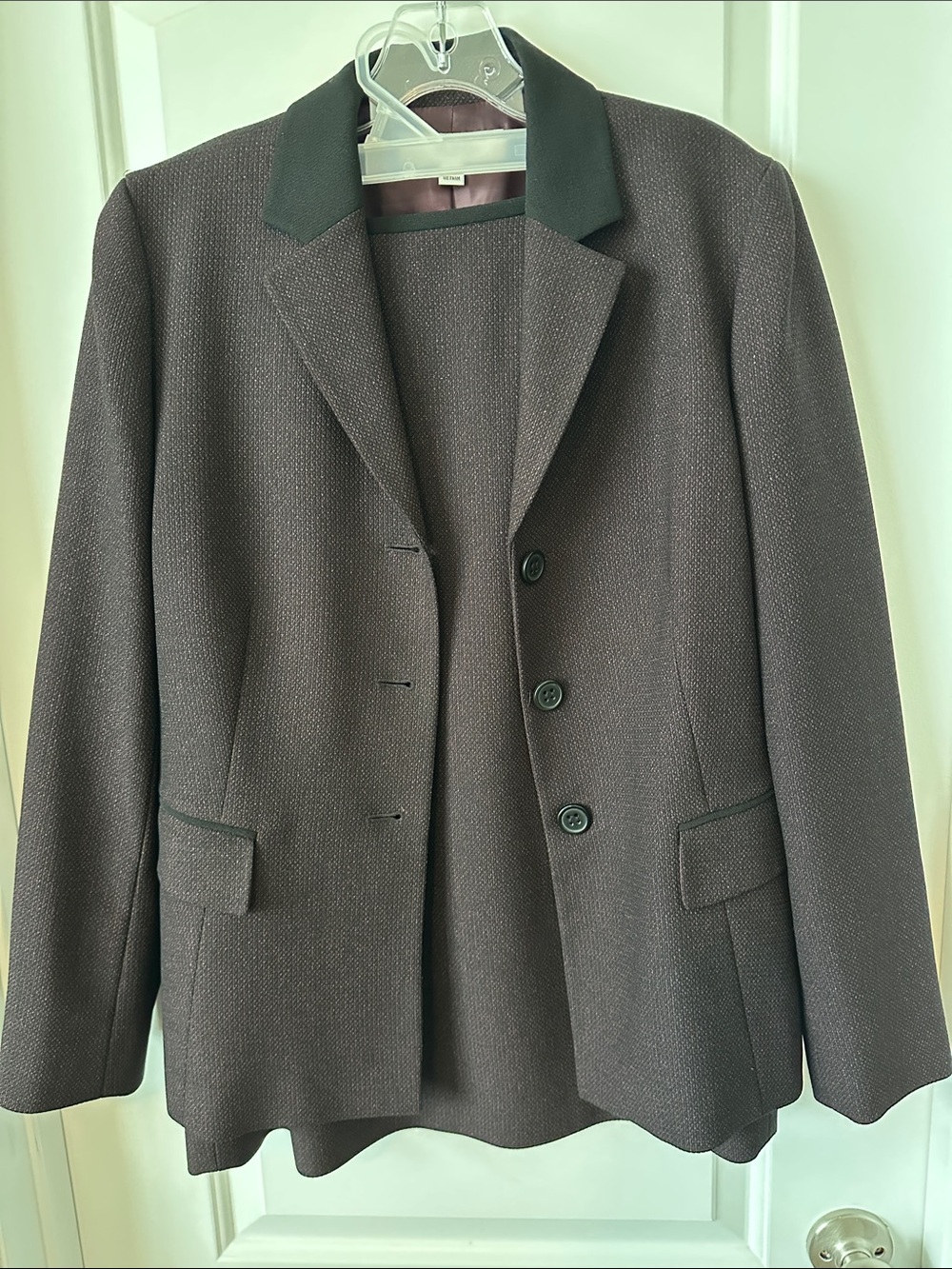 Le Suit Textured Brown Women's Blazer with Contrast Collar and skirt
